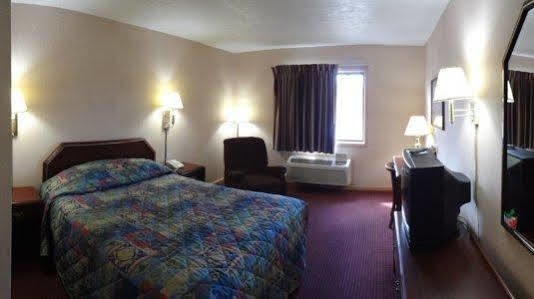 Super 8 By Wyndham Hotel